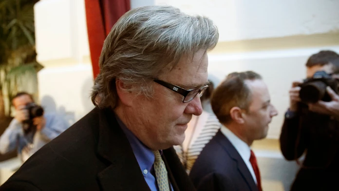  Steve Bannon.