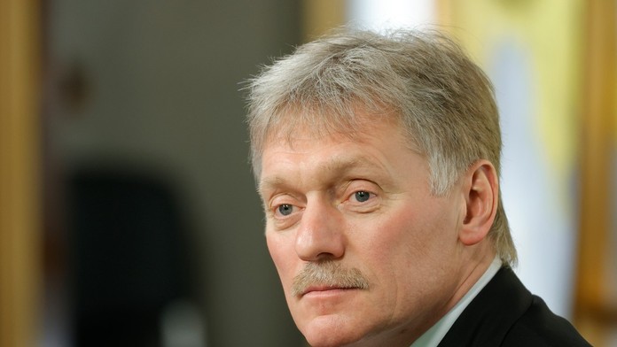 Kremeľ varuje USA pred odvetnými krokmi po zadržaní novinára. Bol prichytený pri čine, tvrdí Peskov