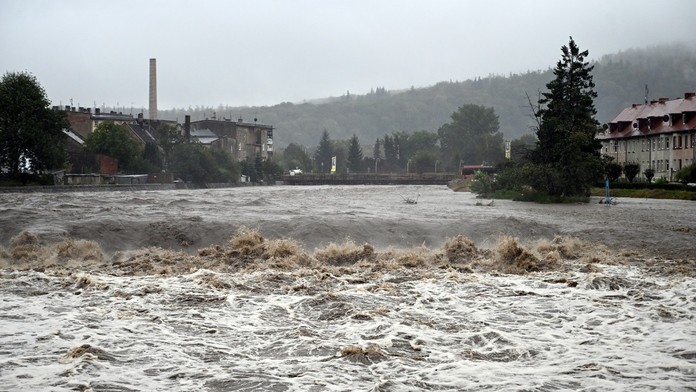 Niektoré časti Rakúska sa dočkali sneženia. Inde vyhlásili oblasti katastrofy