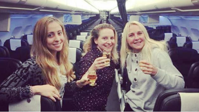 Kamarátky si užívali neobmedzené množstvo šampanského.