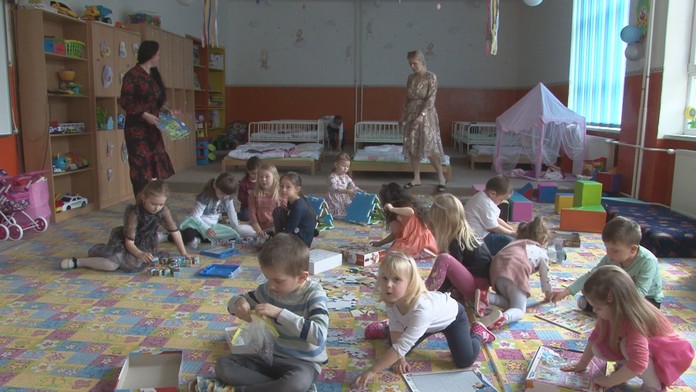 Stravu pre Ukrajincov platia z vlastného vrecka. Starostka obce Lomné poukázala na chaos okolo financovania