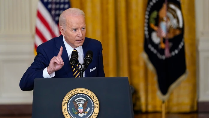 Americký prezident Joe Biden hovorí počas tlačovej konferencie.