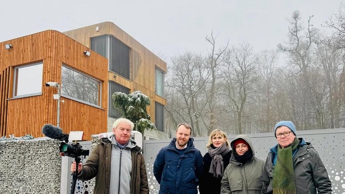 Nemecký europoslanec ukazuje „slovenské haciendy“ z eurofondov. Video obletelo internet