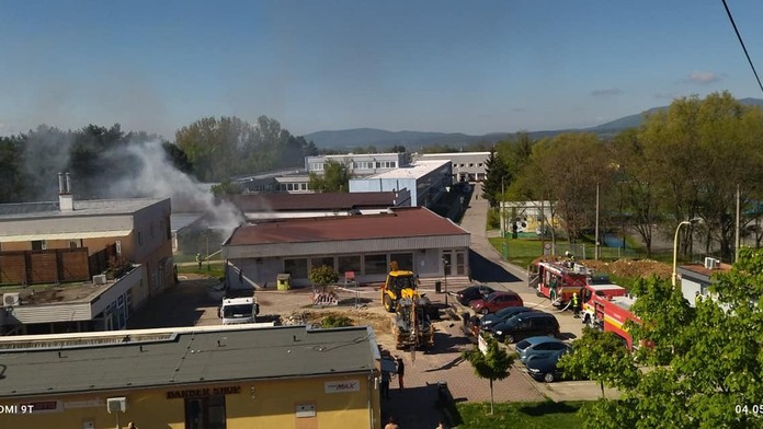 Požiar budovy bývalých potravín v Prievidzi