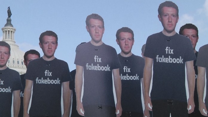 Šéf Facebooku musel po škandále vysvetľovať, ako plánuje chrániť súkromie užívateľov. 