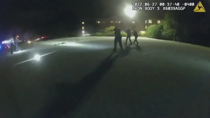 VIDEO: Vlna protestov a kritika polície. V Ohiu policajti zabili ďalšieho Afroameričana, v tele mal 60 strelných rán