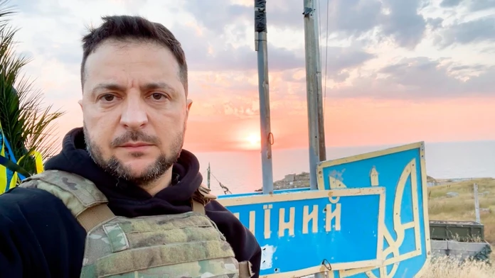Volodymyr Zelenskyj zavítal na frontovú líniu v Doneckej oblasti