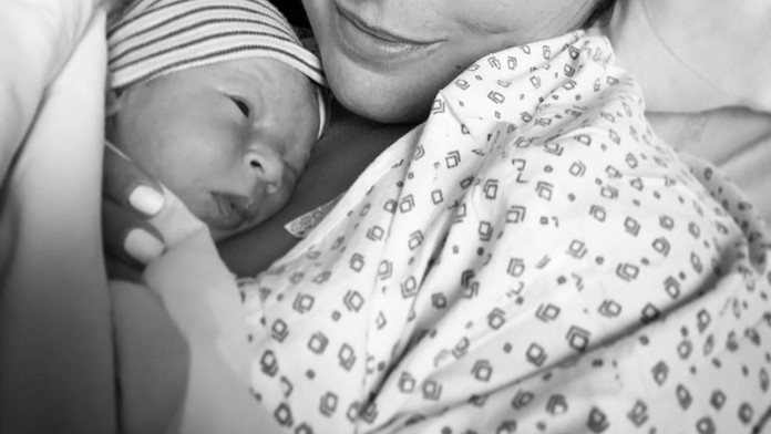 Dôchodca zostal zakliesnený medzi dverami autobusu.mp4