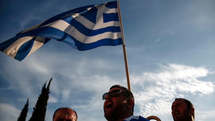 Grécky parlament schválil súbor nepopulárnych reforiem dôchodkového a daňového systému.