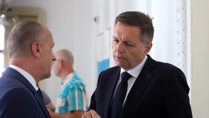 Guvernér Národnej banky Slovenska Peter Kažimír počas súdneho pojednávania.