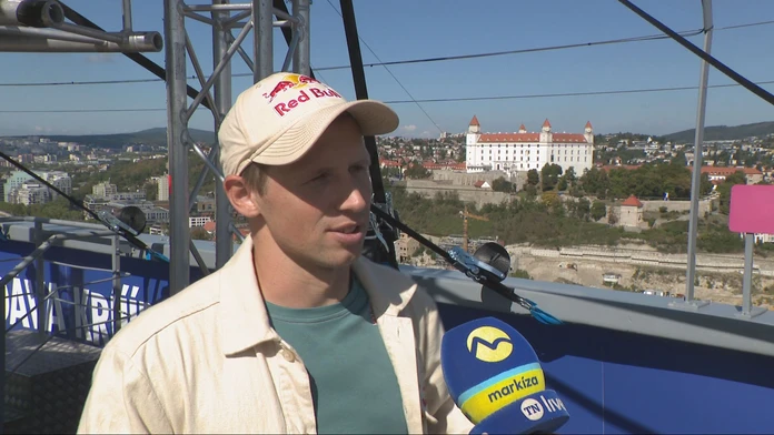 V Bratislave sa pokúsi o svetový rekord. Spovedali sme šampióna, ktorý bude 100 metrov nad Dunajom