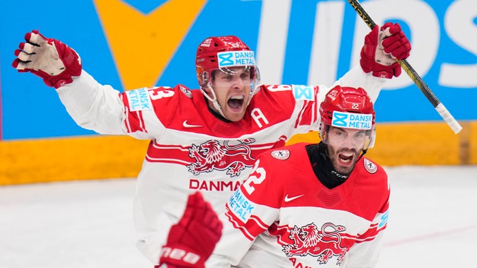 Hokejisti Dánska sa tešia z gólu