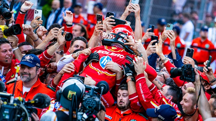 GALÉRIA: Monako a Ferrari oslavovali, kniežaťu sa tlačili slzy do očí. Verstappen nikoho nezaujal
