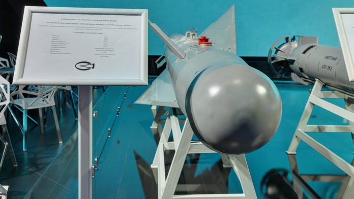 Rusi vytasili novú zbraň. Na Ukrajinu padajú jeden a pol tonové kĺzavé bomby