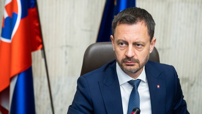 Premiér Heger: Neviem si predstaviť, že by teraz nastúpila úradnícka vláda