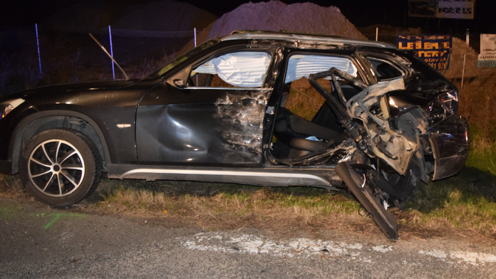 Zničené auto po nehode pri obci Kajal.