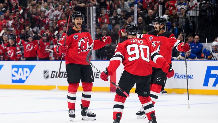 VIDEO: Neskutočná slovenská noc v NHL. Tatar, Slafkovský aj Pospíšil s dvoma bodmi, posledný sa aj pobil