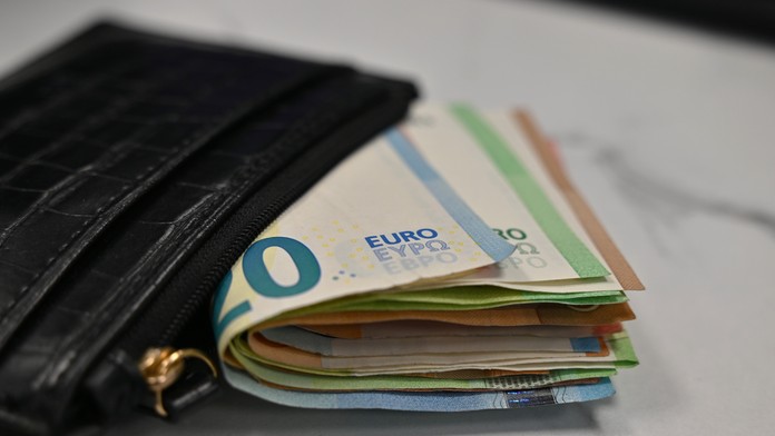 Česi, Poliaci aj Maďari zarábajú viac. Slovákom čistú mzdu požierajú dane a odvody, tvrdí analytička