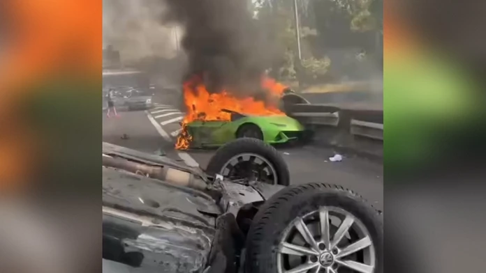 VIDEO: Desivá nehoda. Lamborghini po náraze pohltili plamene, otec a syn nemali šancu prežiť