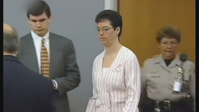 Kelly v roku 1997 naplánovala vraždu manžela