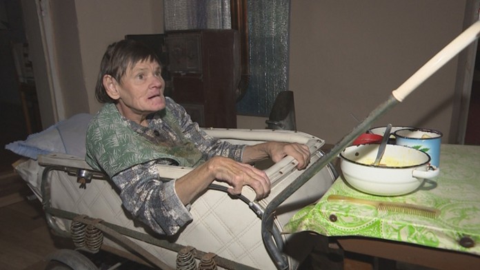 Agneška, ktorá celý život prežila v kočíku.