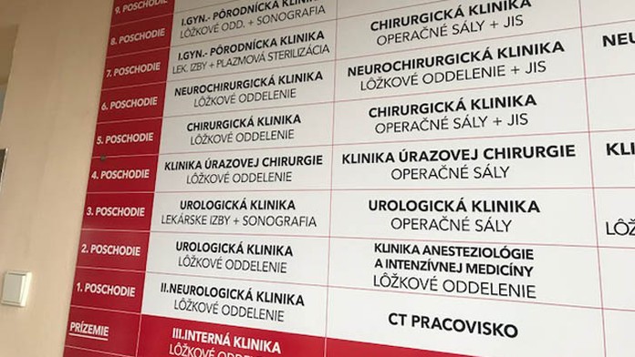 V Univerzitnej nemocnici Bratislava budú od soboty zakázané návštevy kvôli šíriacej sa epidémii