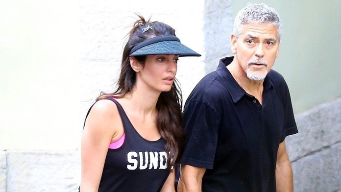 Manželia Clooneyovci. 