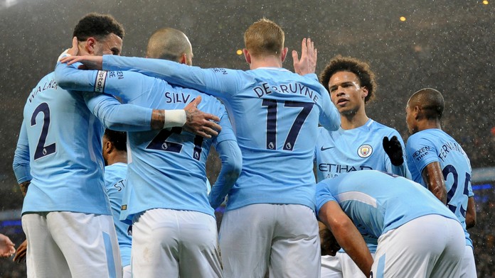 Radosť hráčov ManCity po góle v ligovom zápase proti Watfordu.