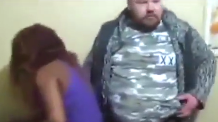 Datsik a africké prostitútka.