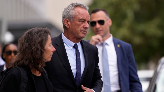 Robert F. Kennedy podľa americkej televízie stiahne kandidatúru. Zvažuje podporu Trumpa