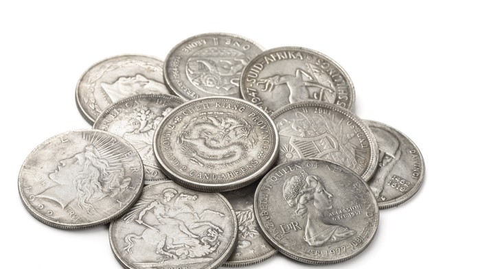 Strieborné mince- ilustračná snímka.