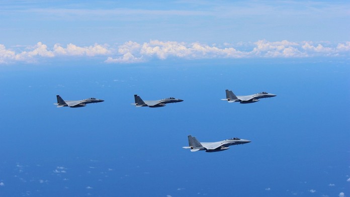 Eskalácia napätia medzi Čínou a Japonskom: Tokio vyslalo k Taiwanu po incidente s dronom stíhačky