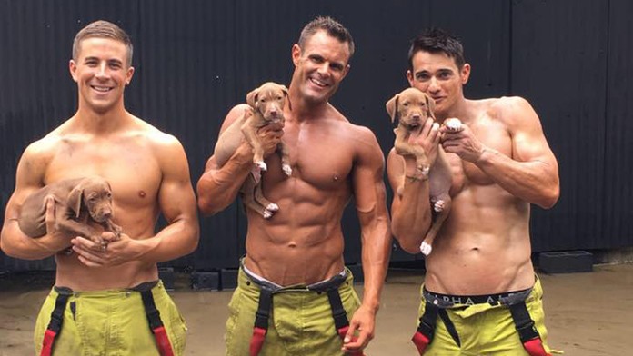 Austrálski hasiči sa opäť vyzliekli pre dobrú vec.