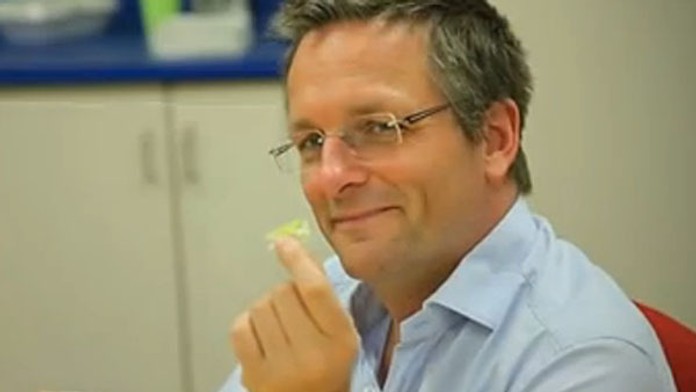 Moderátor a novinár, špecializujúci sa na oblasť zdravotníctva Michael Mosley sa úmyselne nakazil pásomnicou 