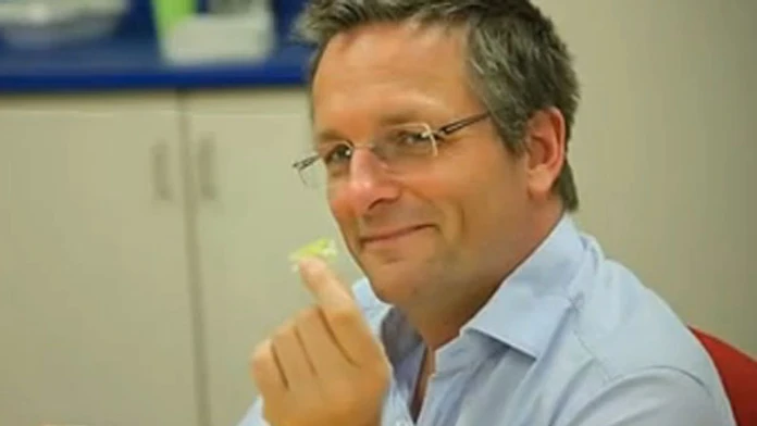 Moderátor a novinár, špecializujúci sa na oblasť zdravotníctva Michael Mosley sa úmyselne nakazil pásomnicou 