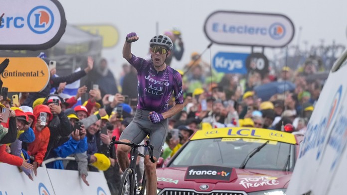 Favoriti ukázali svoju silu v najťažšej etape. Pogačar opäť pokoril svojho rivala a udržal si náskok