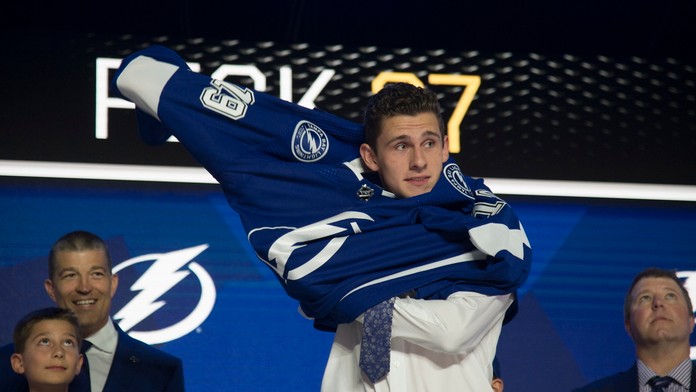 Jakon Pelletier počas NHL draftu 2019.