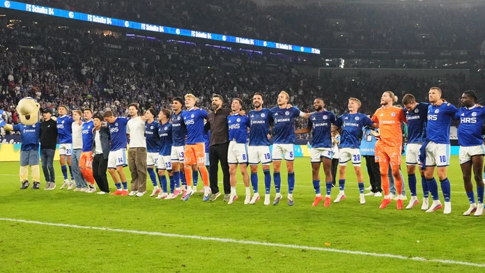 Schalke prerušilo unikátnu sériu, Bayern prvý raz po 67 kolách nie je na čele Bundesligy. Elversberg opäť víťazne