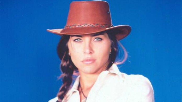 Skrytá vášeň - Dinora (Lorena Meritano)