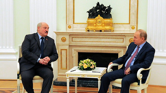 Situácia na východe Ukrajiny sa podľa Putina zhoršuje. Separatisti chcú evakuovať civilistov do Ruska