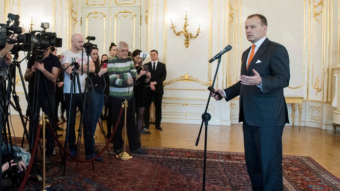 Sergio Ramos z Realu Madrid reaguje proti Barcelone.