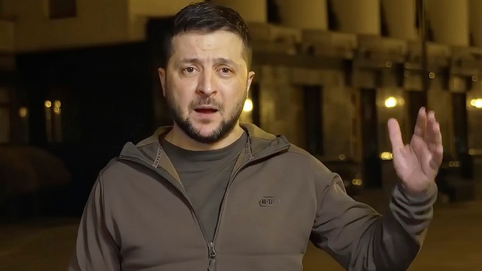 Prezident Zelenskyj vyzval na celosvetové protesty proti vojne Ruska na Ukrajine.