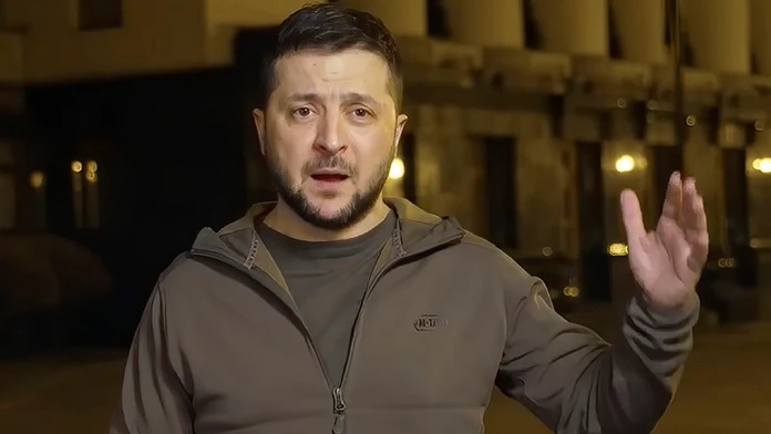 Prezident Zelenskyj vyzval na celosvetové protesty proti vojne Ruska na Ukrajine.