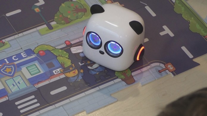 Obdobie klasických hračiek je už za nami. V Prievidzskej škôlke majú deti mini robota