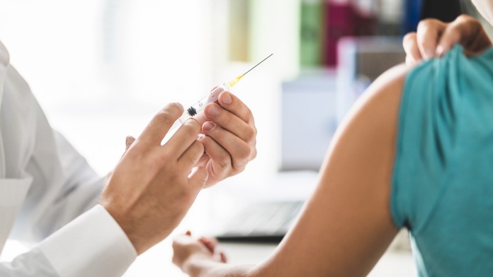 Vakcínu proti HPV vírusu, ktorý spôsobuje rakovinu krčka maternice, budú preplácať zdravotné poisťovne