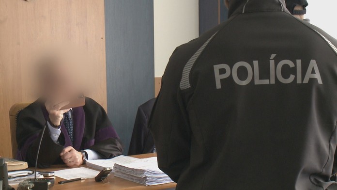 Sudca odmieta nosiť rúško