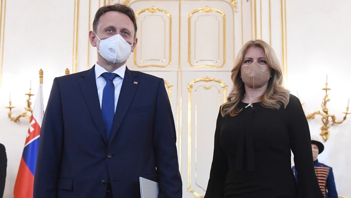 Minister pôdohospodárstva Samuel Vlčan a prezidentka Zuzana Čaputová.