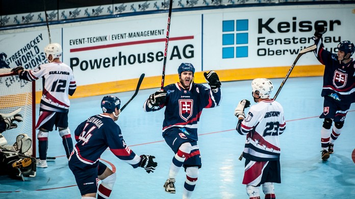 Úvodný duel hokejbalových MS USA-Slovensko.