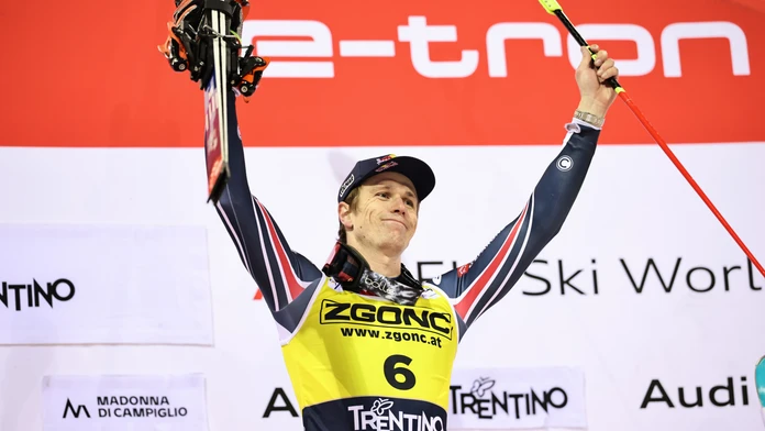Nočný slalom v Taliansku ovládol Francúz Noel. Jeho krajana dostala na pódium skvelá jazda v druhom kole