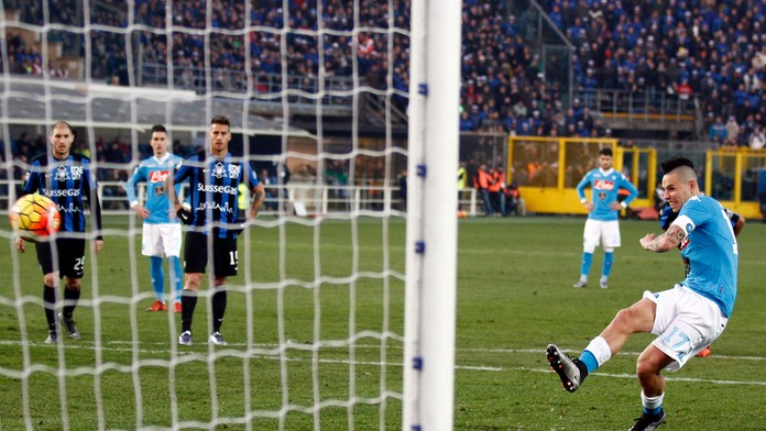 Marek Hamšík strieľa gól